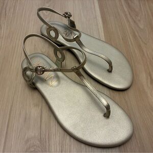 Deltan Women's T-Strap Thong Gold tone Flat Sandals 6.5 Leather upper & lining